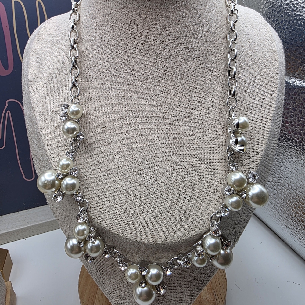 Paparazzi Silver Necklace with Pearl Accents (749)